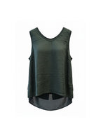 Transit tank top with wide shoulder, made of linen fabric and characterized in the back by a double layer of viscose georgette, cut in the center back and slit pattern. Mesh inserts on the neck and slim. Dyed head.