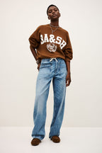 The MIMA jeans by ba&sh are an ode to casual style. These trousers have a loose fit, complemented by an elasticated waistband with a rope drawstring. The denim is soft and comfortable to wear. These jeans also have double front pockets. Wear with a t-shirt or jumper and a pair of trainers. To elevate the look, you can roll up the cuffs.
