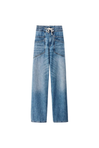 The MIMA jeans by ba&sh are an ode to casual style. These trousers have a loose fit, complemented by an elasticated waistband with a rope drawstring. The denim is soft and comfortable to wear. These jeans also have double front pockets. Wear with a t-shirt or jumper and a pair of trainers. To elevate the look, you can roll up the cuffs.
