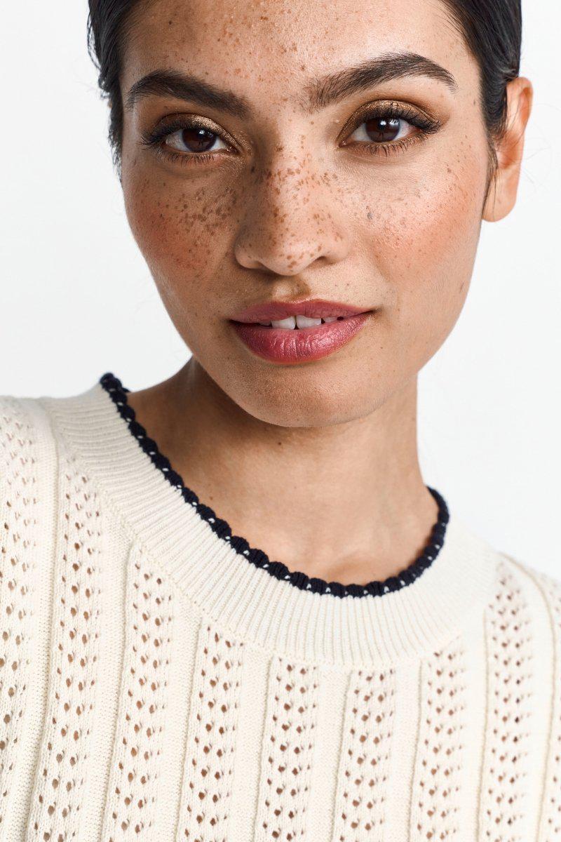 Knitted shirt with fine perforated pattern