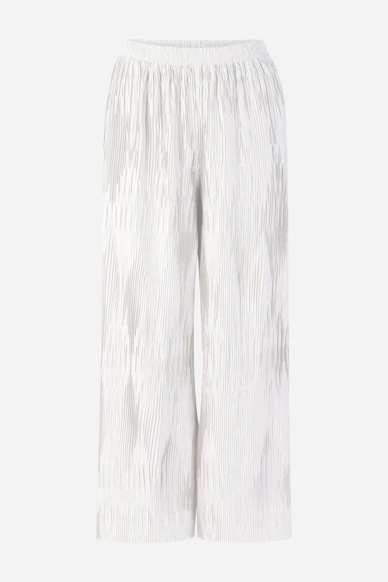 rich and royal White pleated pants on a white background shop online muse boutique hawthorn