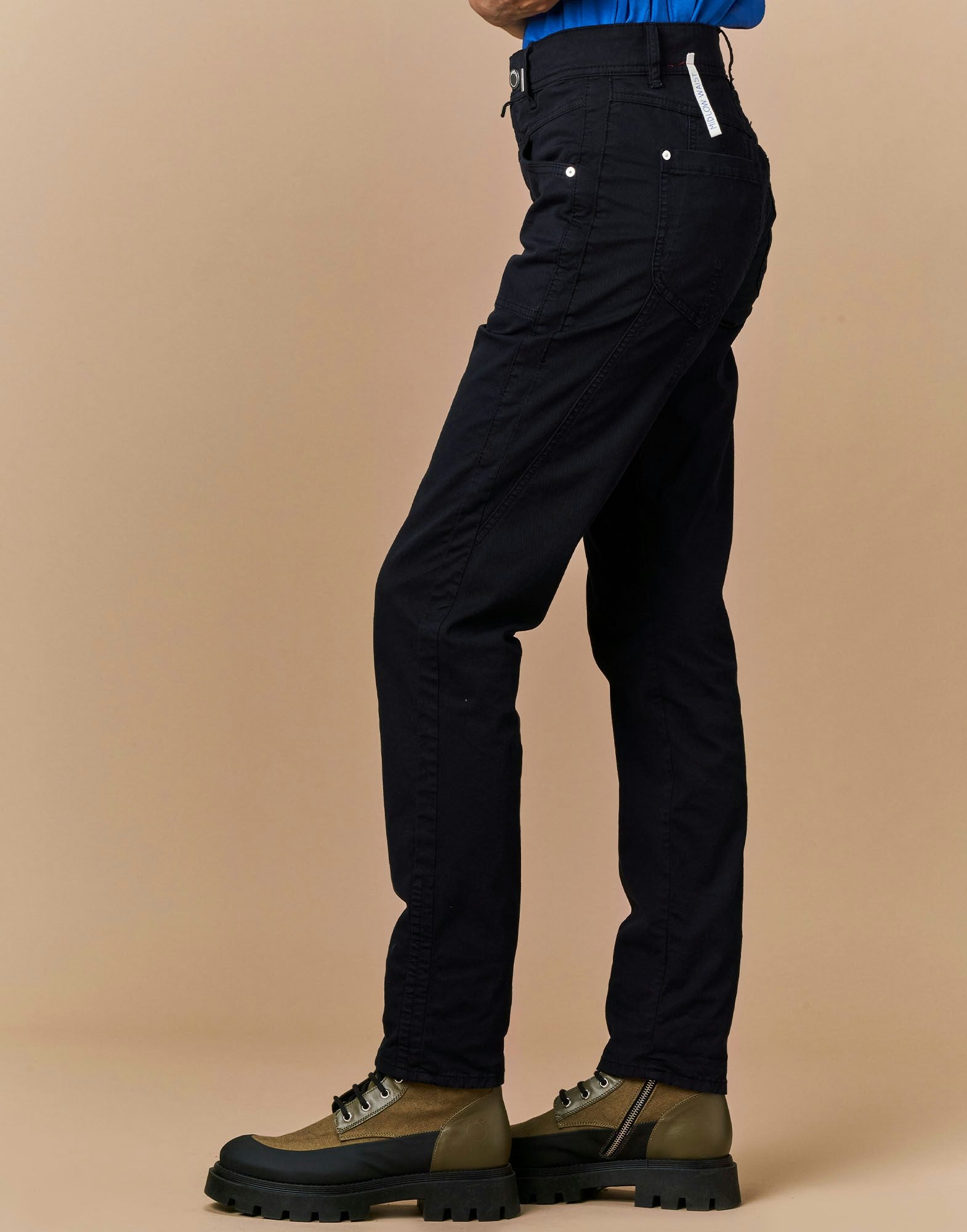 Inform Pant in Blue