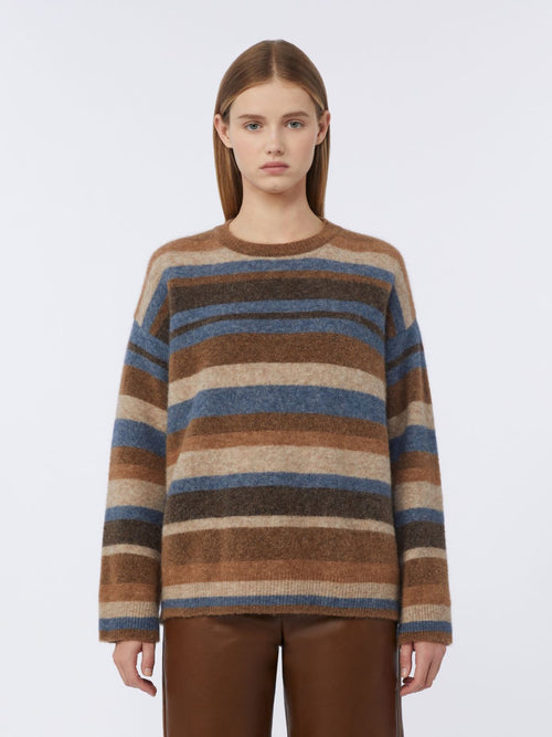 Model wearing a striped sweater with a plain background SMMVOLARE