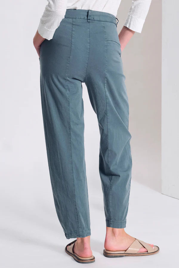 Comfort fit trousers in cotton and tencel stretch