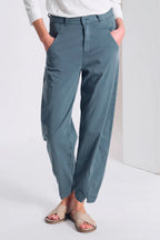 Comfort fit trousers in cotton and tencel stretch