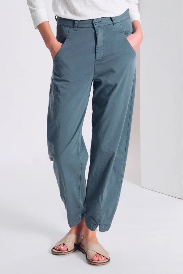Comfort fit trousers in cotton and tencel stretch