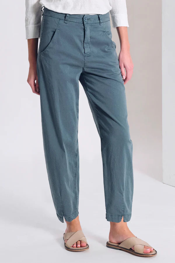 Comfort fit trousers in cotton and tencel stretch