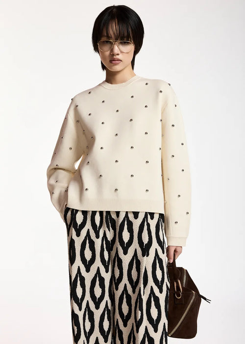 KLOU-MM02

Essentiel Antwerp&nbsp;sweatshirt crafted from a recycled polyester-blend and shaped for a relaxed fit. The surface is detailed with evenly spaced stud embellishments, adding a tactile, eye-catching finish. Dropped shoulders, ribbed trims and a classic crew neckline complete the design.
