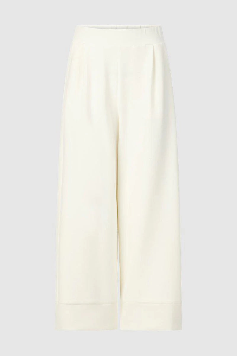 rich and royal White pants on a light gray background shop online muse boutique hawthorn