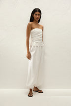 women wearing kortez balloon pant in white 
