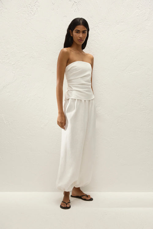 women wearing kortez balloon pant in white 