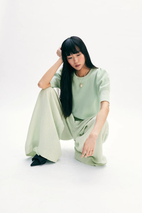 Woman in a light green outfit sitting on a white background
for21ever.602
Hannes Roether