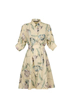 A light beige shirt dress with a green and gray floral print, featuring a collar, button-up front, and a matching fabric tie belt at the waist, shown against a solid light blue-gray background.
be28st-k.4057
hannes Roether