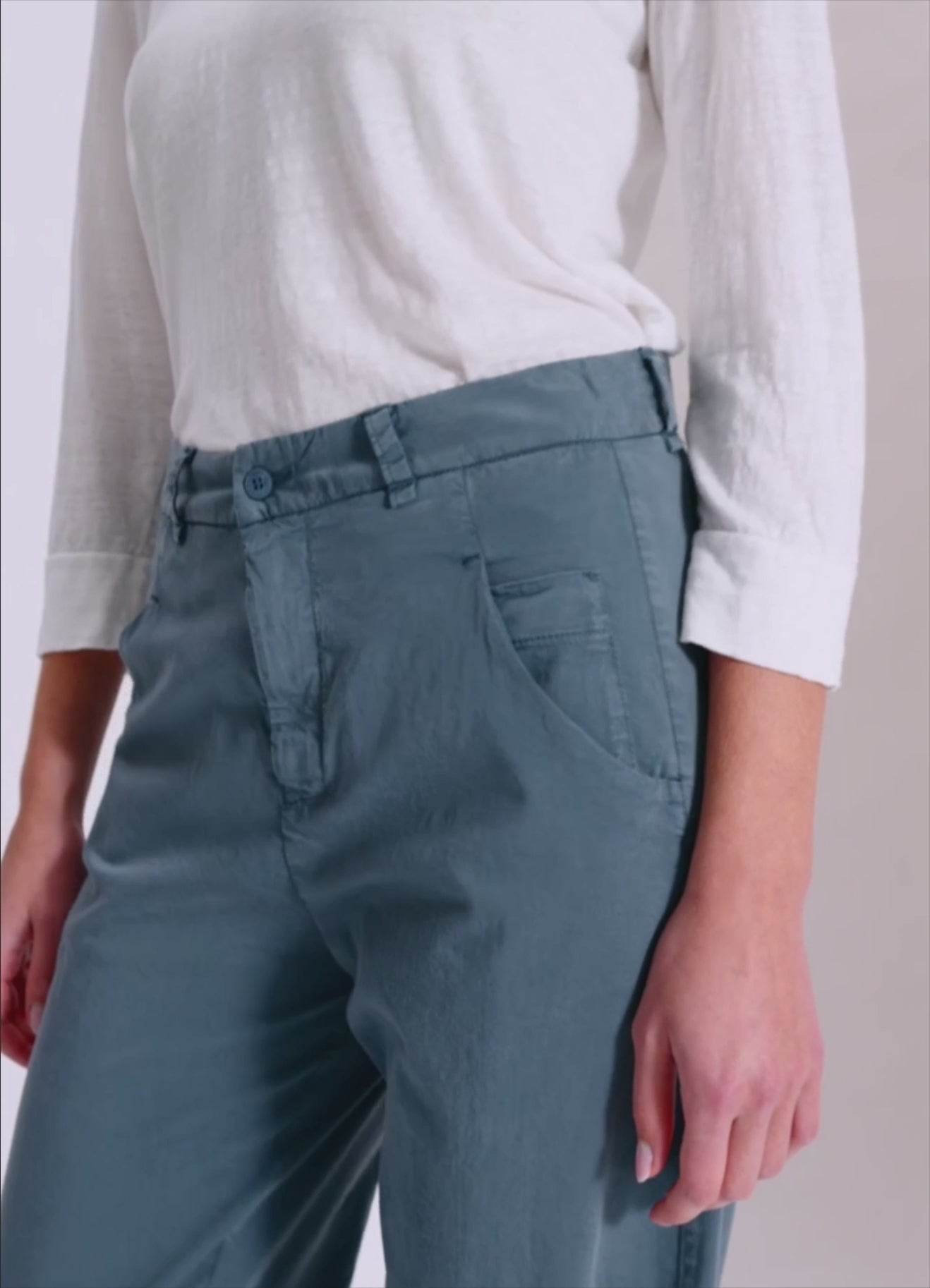 Comfort fit trousers in cotton and tencel stretch