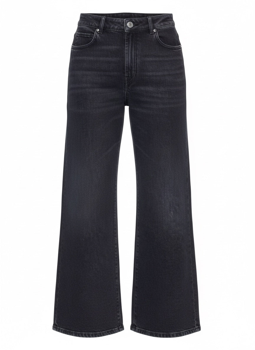 Black jeans on a white background.weekend Max Mara pulvino